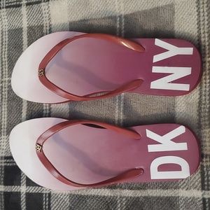 🩴DKNY Flip Flops